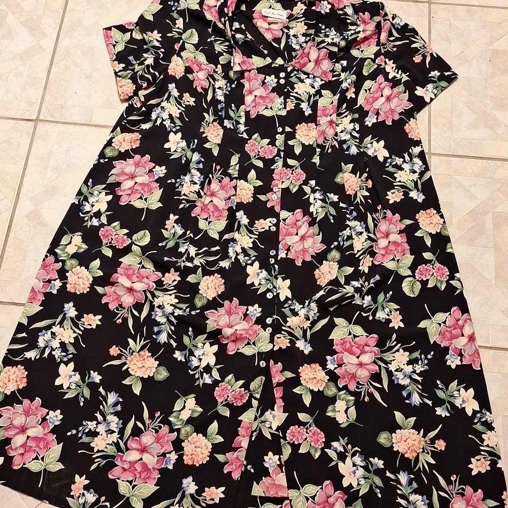 y David Alan Designs Floral Short Sleeve Dress Size 30W. NICE